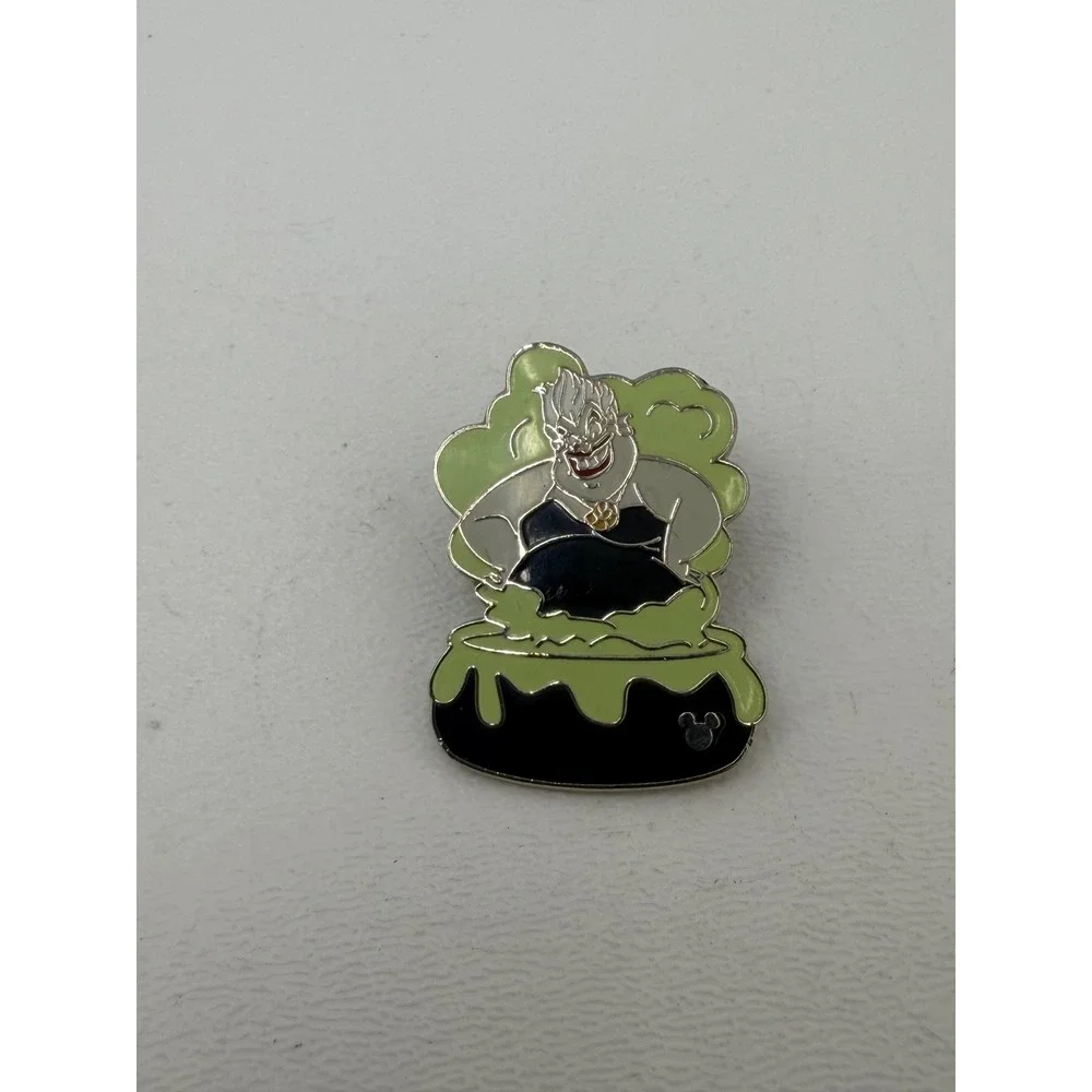 Disney Ursula Sea Witch Cauldron Pin 2005 Cast Lanyard Collection 2 of 5